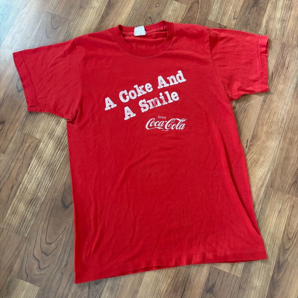 vintage 1980s Coca-Cola "A Coke And A Smile" T-Shirt Size Small